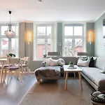 The Golden Lion Street Getaway